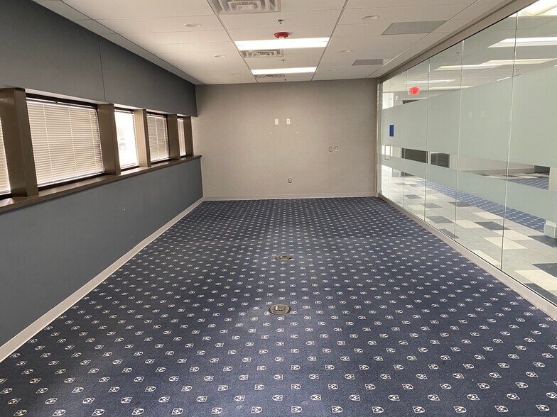 More Photos Of 2370 Meijer Dr, Troy Light Manufacturing For Lease