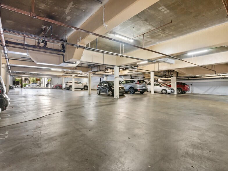 More Photos Of 1030 N Orange Grove Ave, Los Angeles Apartments For Sale