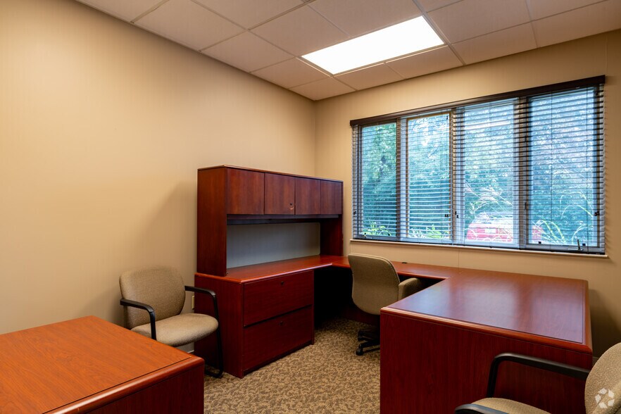 More Photos Of 36520 Grand River Ave, Farmington Hills Unknown For Lease