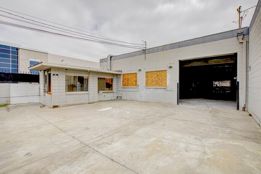 More Photos Of 9110 Dice Rd, Santa Fe Springs Warehouse For Sale