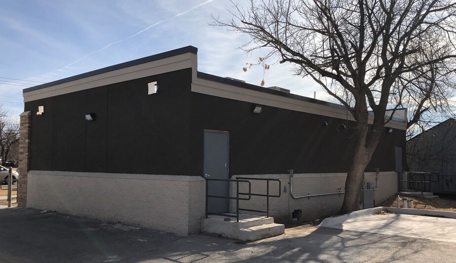 More Photos Of 3411 N Rockwell Ave, Bethany General Retail For Sale