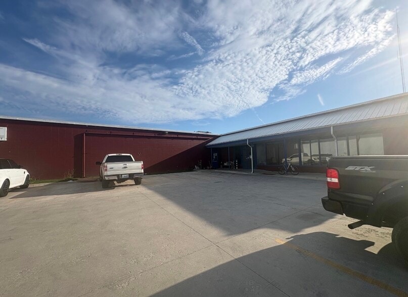 More Photos Of 720 New Haven Ave, Aurora Manufacturing For Lease