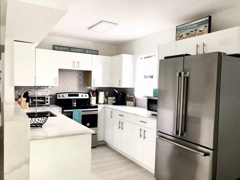 More Photos Of 2638 Lake Dr, Riviera Beach Apartments For Sale