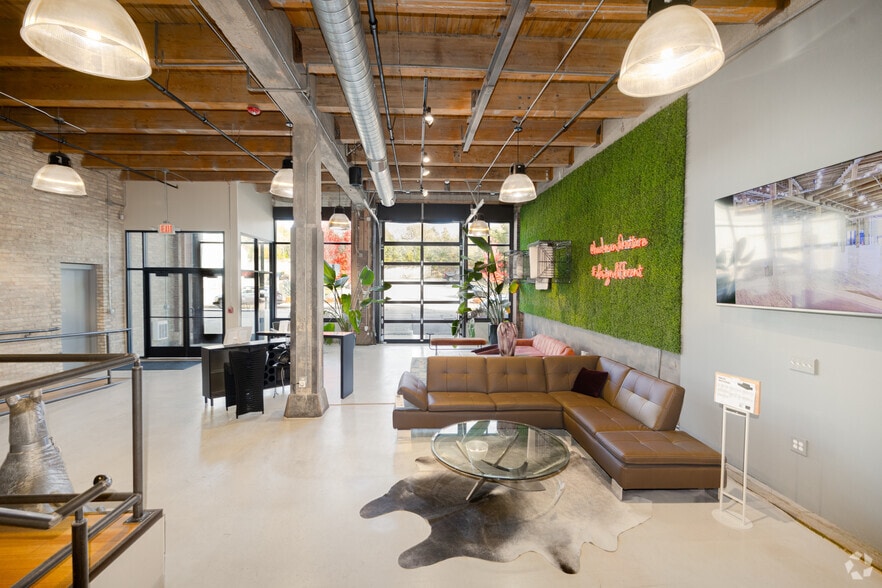 More Photos Of 1741 W Saint Paul Ave, Milwaukee Flex For Sale