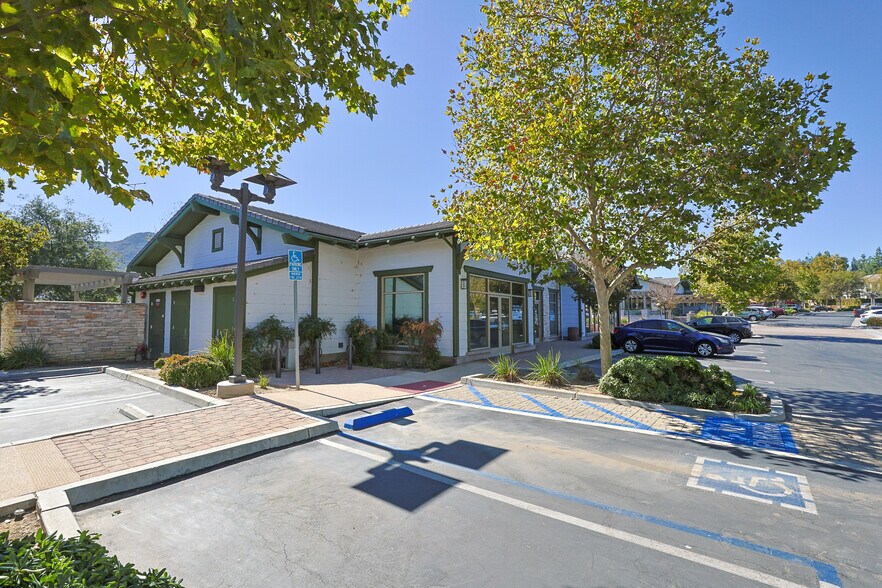 More Photos Of 29105-29125 Canwood St, Agoura Hills Restaurant For Lease