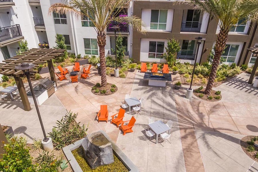 More Photos Of 808 W San Carlos St, San Jose Apartments For Lease