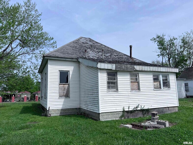 More Photos Of 406 S Washington St, Carbondale Specialty For Sale