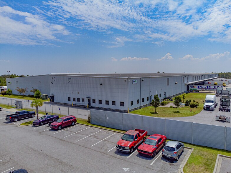 More Photos Of 300 Mossy Head Plaza Dr, Defuniak Springs Distribution For Sale