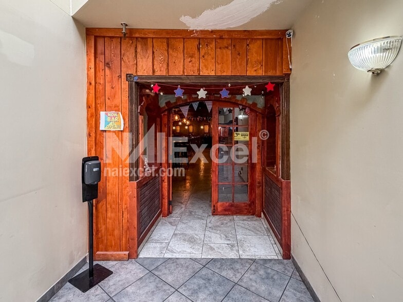 More Photos Of 287 N Lake Powell Blvd, Page Hotel For Sale