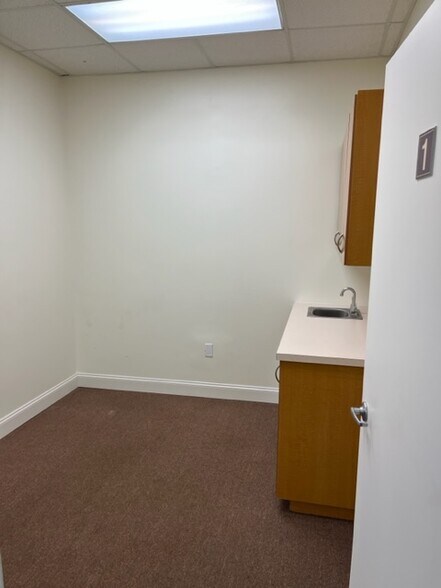 More Photos Of 6435-6471 W Commercial Blvd, Tamarac Medical For Lease