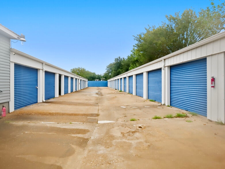 More Photos Of 906 Reppert St, Bacliff Self Storage For Sale
