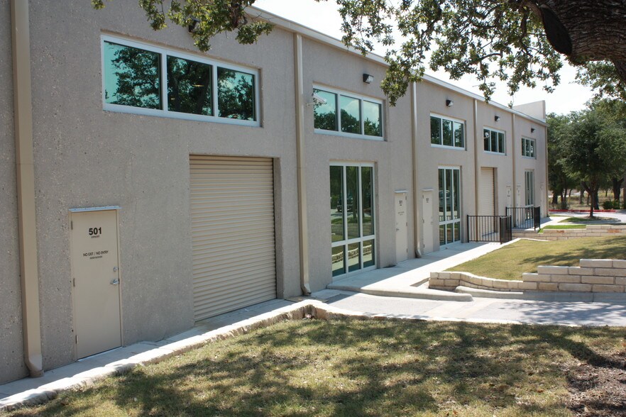 More Photos Of 1101 Arrow Point Dr, Cedar Park Flex For Lease