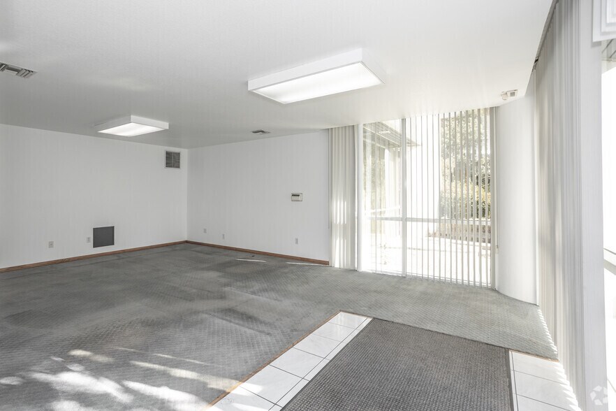 More Photos Of 23671-23675 Via Del Rio, Yorba Linda Light Manufacturing For Sale