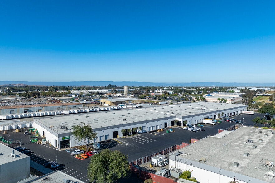More Photos Of 1660-1678 Delta Ct, Hayward Warehouse For Lease