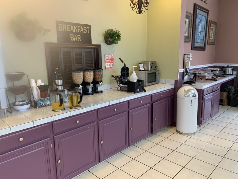 More Photos Of 5405 N Lincoln Blvd, Oklahoma City Hotel For Sale