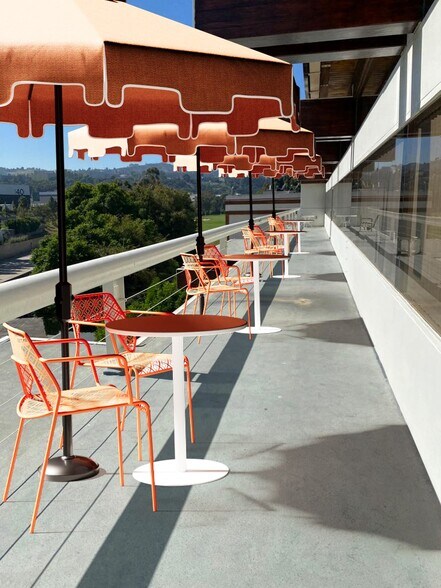 More Photos Of 4444 W Lakeside Dr, Burbank Loft Creative Space For Lease