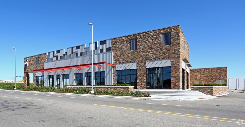 More Photos Of 11500 W Burleigh St, Wauwatosa Storefront For Lease