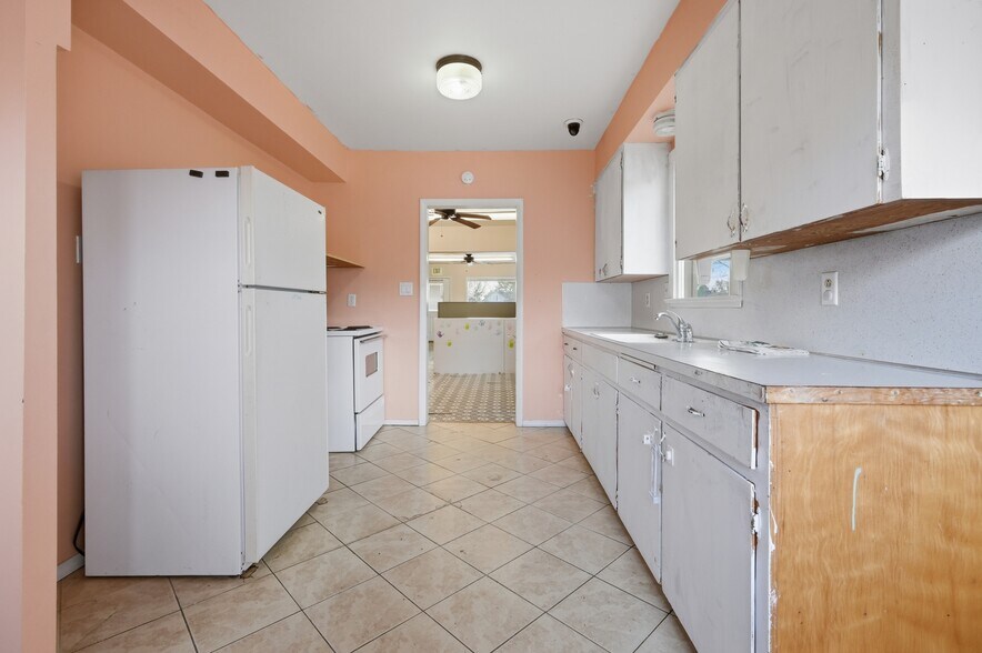 More Photos Of 819 12th Ave S, Nampa Storefront For Sale