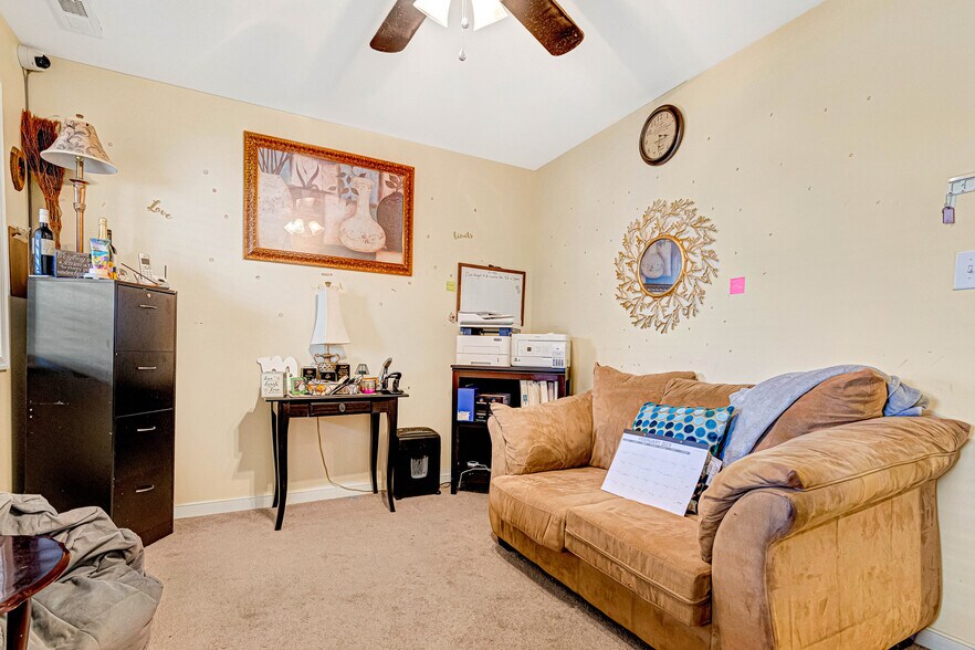More Photos Of 10 W Williamsburg Rd, Sandston Office For Sale