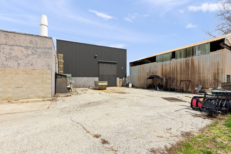 More Photos Of 1725 Rossi Dr, Tecumseh Distribution For Sale