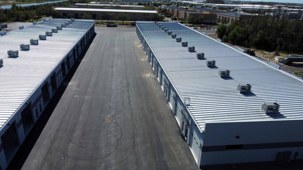 More Photos Of 16103 Lee Rd, Fort Myers Light Manufacturing For Lease