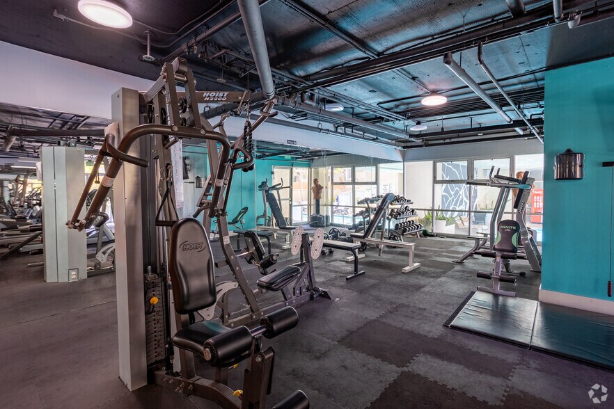 More Photos Of 7230 Franklin Ave, Los Angeles Apartments For Sale