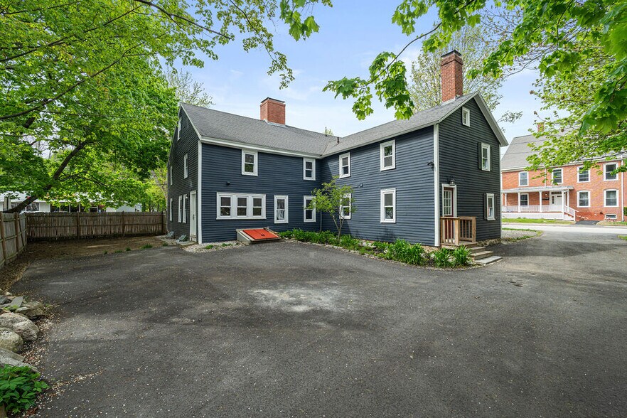 More Photos Of 3 Portsmouth Ave, Exeter General Retail For Sale