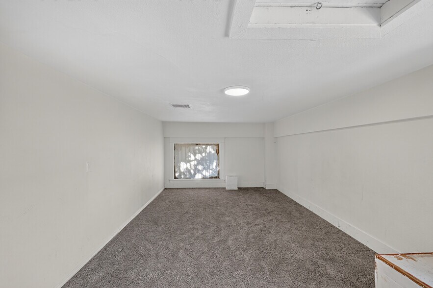 More Photos Of 1300-1340 Broadway Ave, Atwater Storefront For Lease