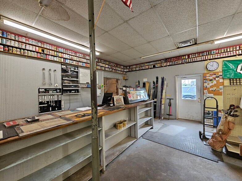 More Photos Of 105 N Mable St, Pinconning Industrial For Sale