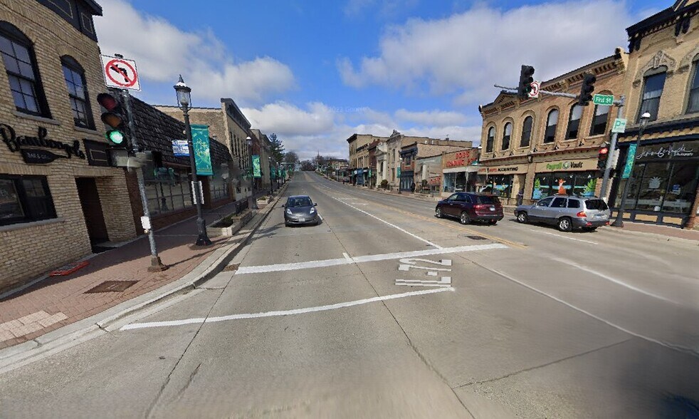 More Photos Of 106 W Main St, West Dundee Office For Lease