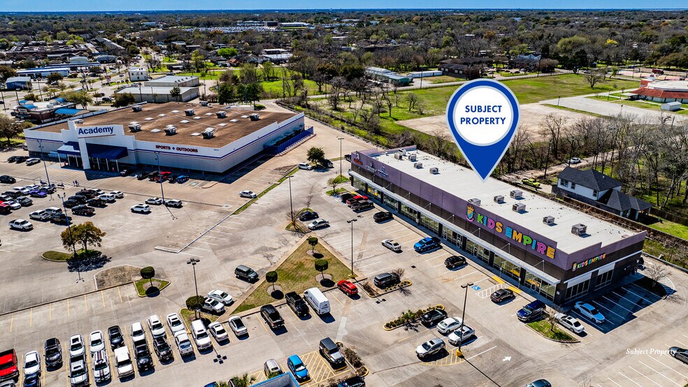 More Photos Of 10404 Gulf Fwy, Houston Storefront For Lease