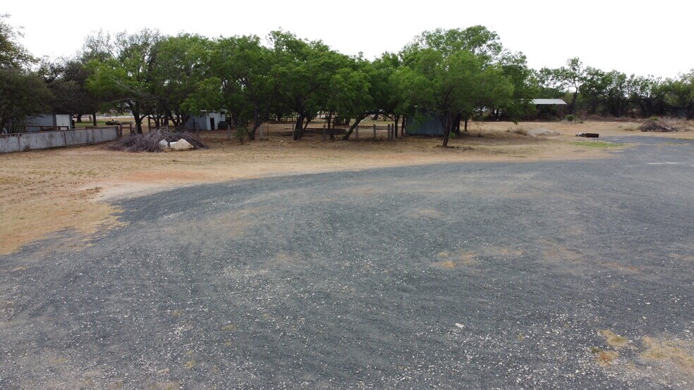 More Photos Of 1737 Hwy 81, Pearsall Warehouse For Sale
