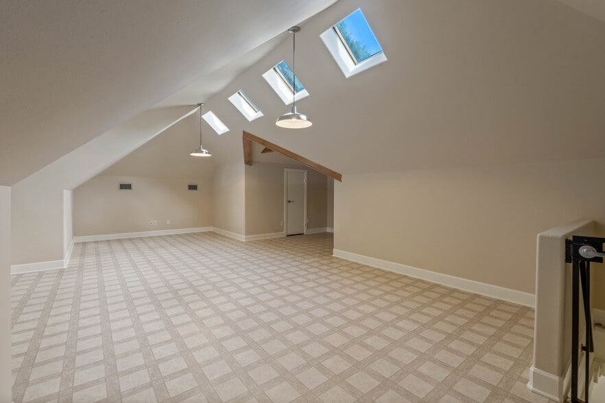 More Photos Of 16621 Hereford Dr, Tomball Flex For Sale