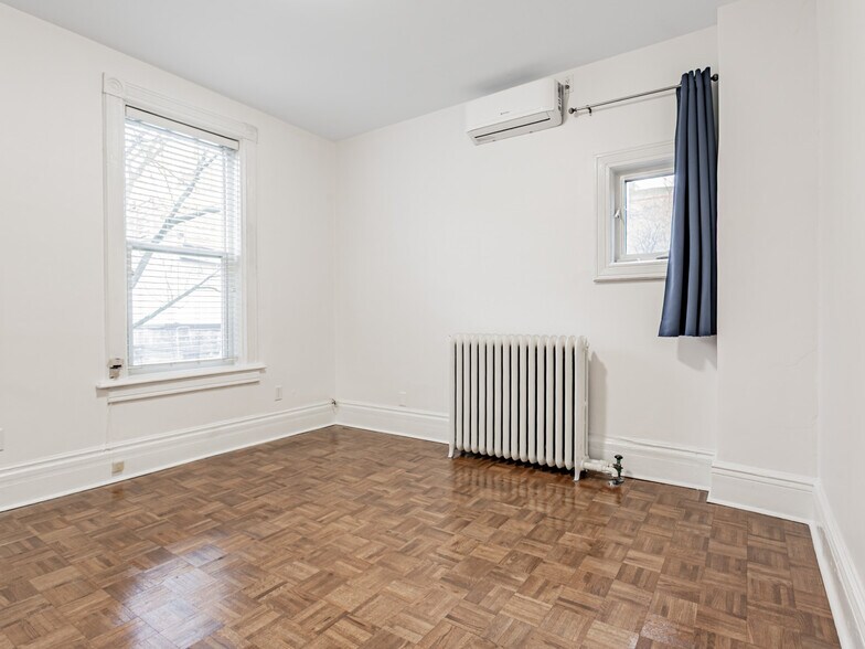 More Photos Of 24 Webster Av, Toronto Apartments For Sale