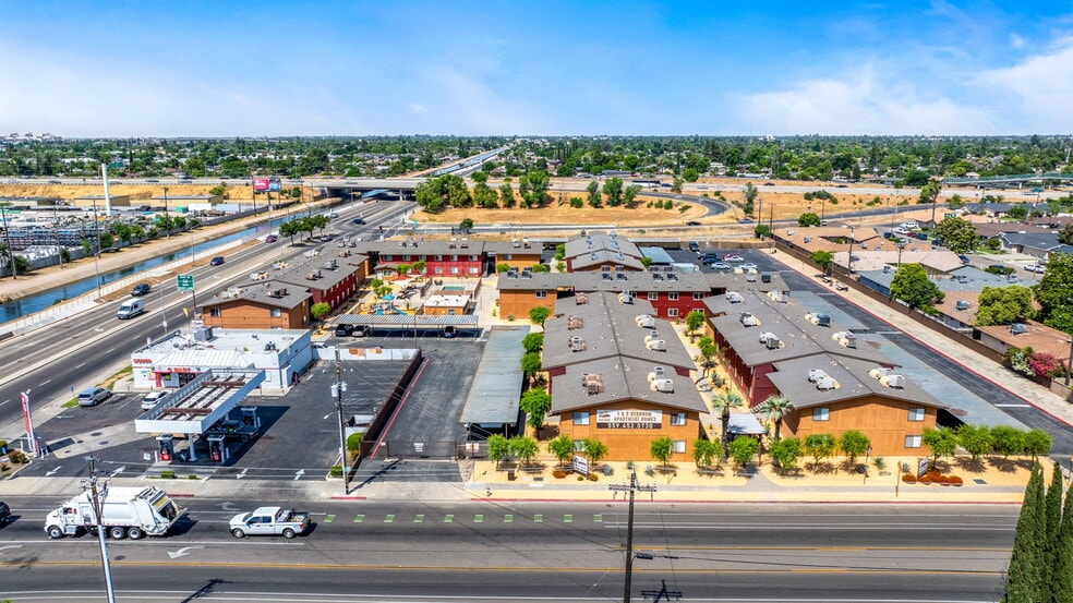 More Photos Of 4585 E McKinley Ave, Fresno Apartments For Sale