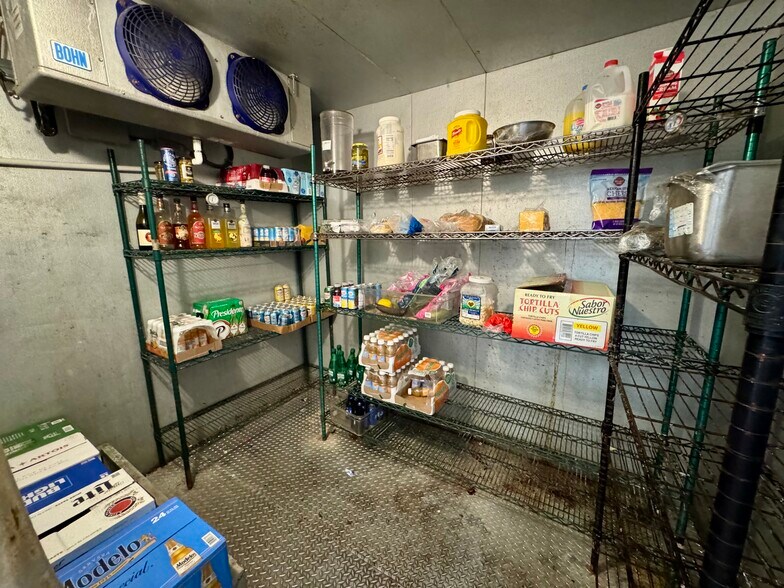 More Photos Of 2000 Harrison St, Hollywood Unknown For Lease