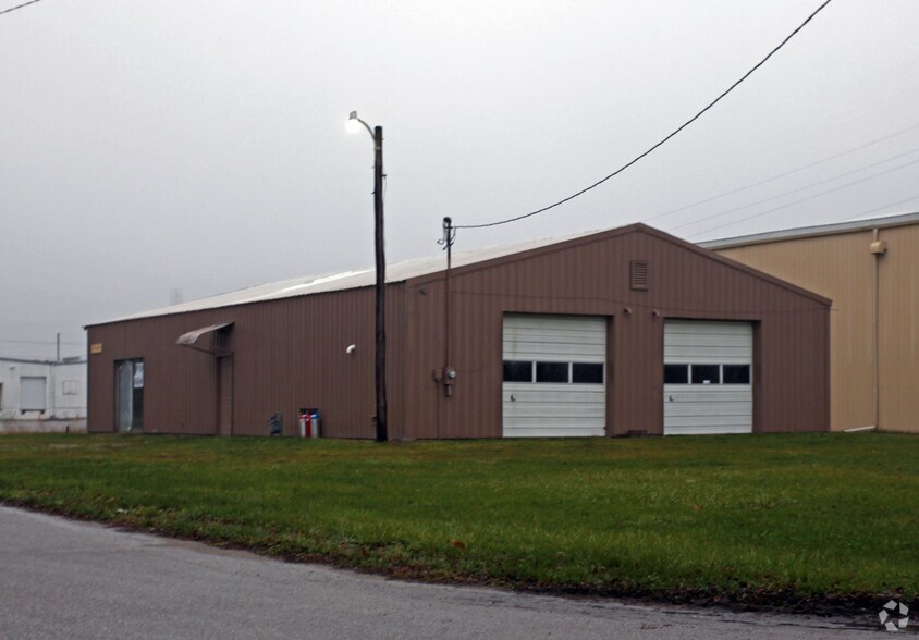 Primary Photo Of 301 W Jefferson St, Lakeville Showroom For Sale