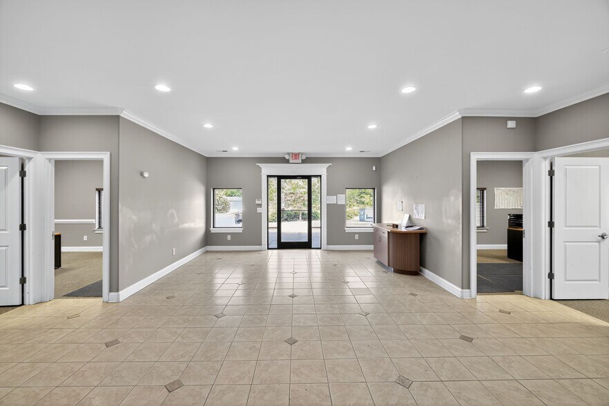 More Photos Of 215 Peddycord Park Ct, Kernersville Warehouse For Lease