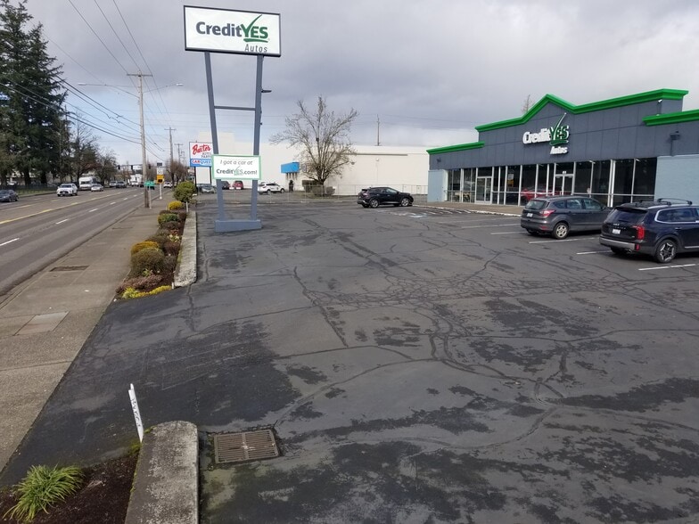 Primary Photo Of 4616 SE 82nd Ave, Portland Auto Dealership For Lease