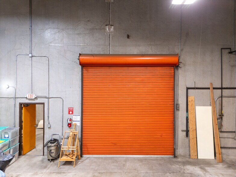 More Photos Of 1555-1557 SE Crystal Lake Dr, Corvallis Warehouse For Lease