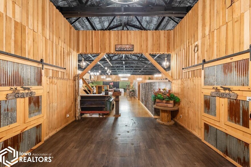 More Photos Of 110 E Union St, Unionville Restaurant For Sale