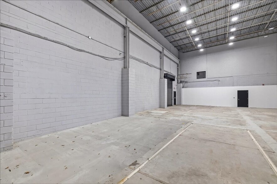 More Photos Of 470 Belleville Tpke, North Arlington Warehouse For Lease