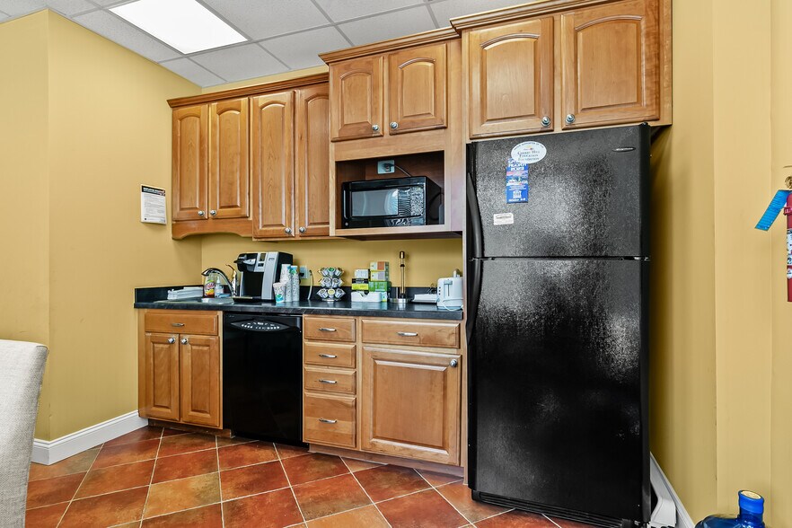 More Photos Of 10A JENNINGS Rd, Medford Medical For Sale