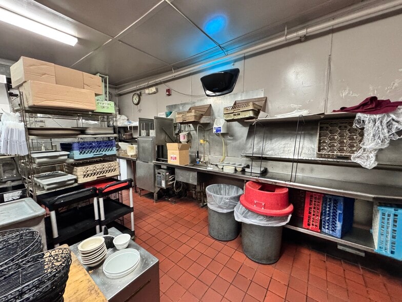 More Photos Of 572 2nd Ave, Troy Restaurant For Sale
