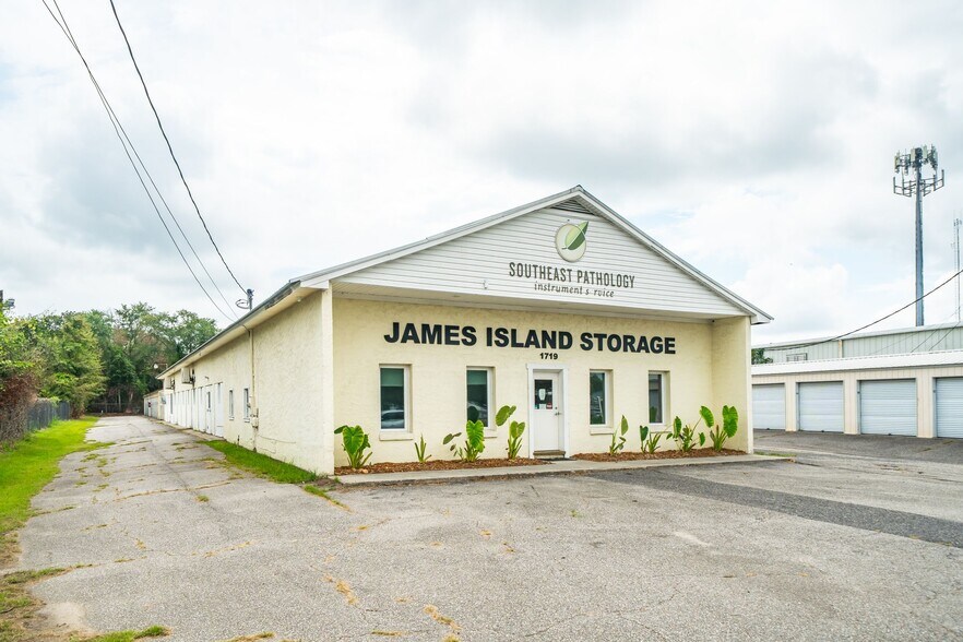 More Photos Of 1719 Signal Point Rd, Charleston Self Storage For Sale
