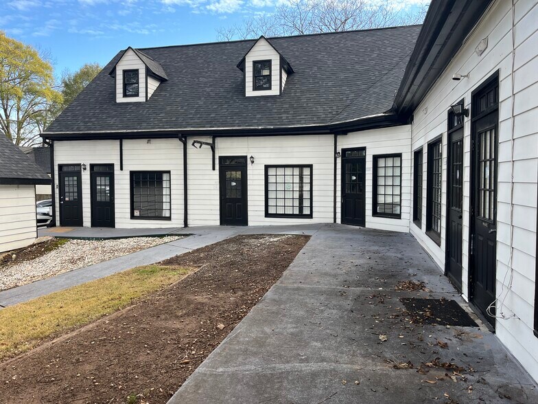 Primary Photo Of 913 Main St, Stone Mountain Office For Lease