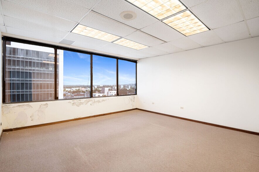 More Photos Of 416 Ponce de Leon Ave, San Juan Office For Sale