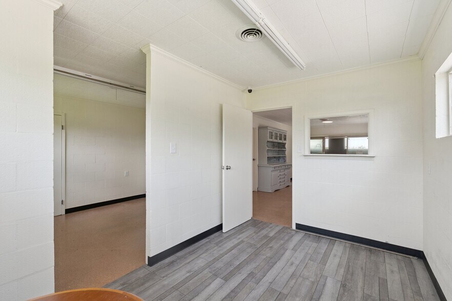 More Photos Of 560 Saint John St, Bay Saint Louis Office For Sale