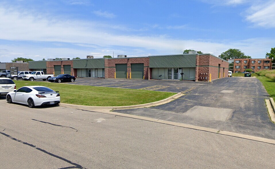 Primary Photo Of 190 Easy St, Carol Stream Manufacturing For Lease