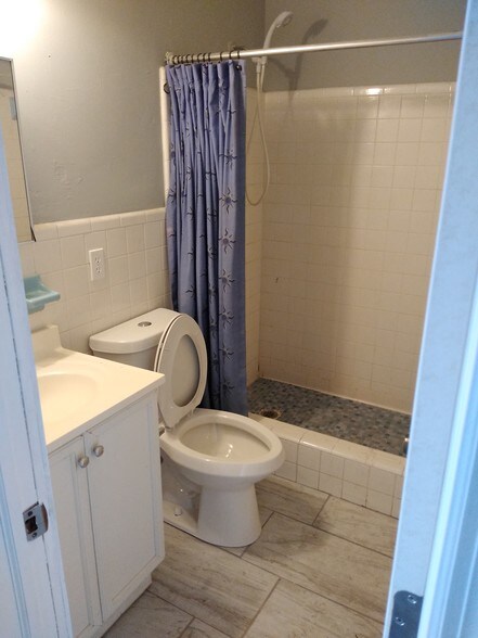 More Photos Of 2041 W Oakland Park Blvd, Oakland Park Storefront Retail Residential For Lease